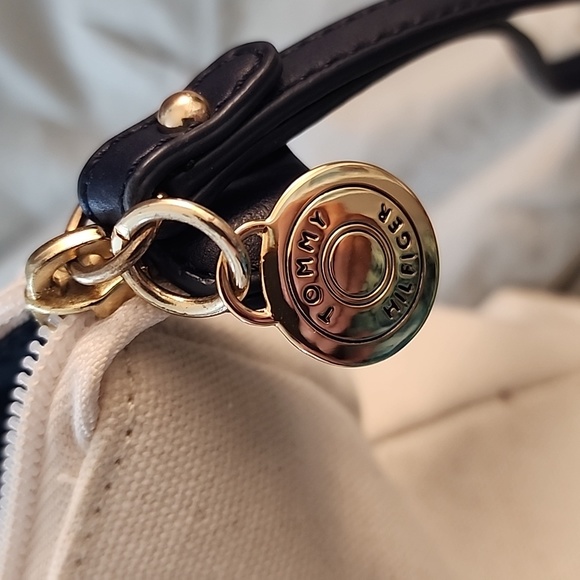 Tommy Hilfiger canvas wristlet - Picture 8 of 8